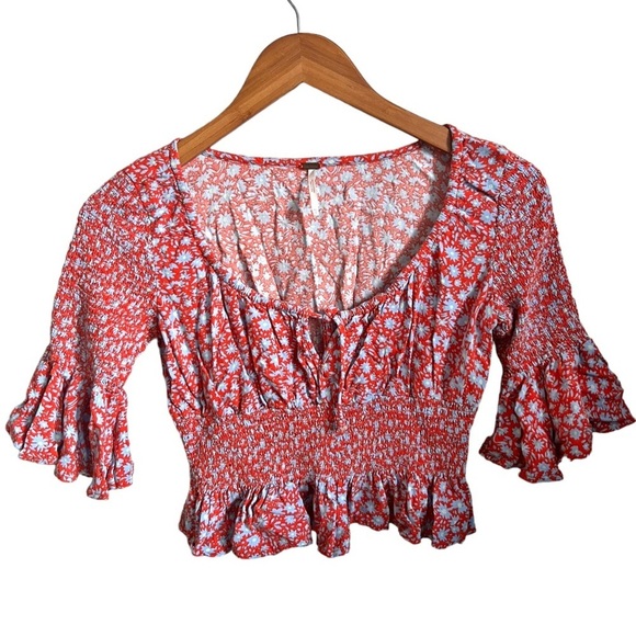 Free People A Bit Of Something Sweet Blouse Smocked Floral Peasant Boho Top XS - Picture 3 of 8